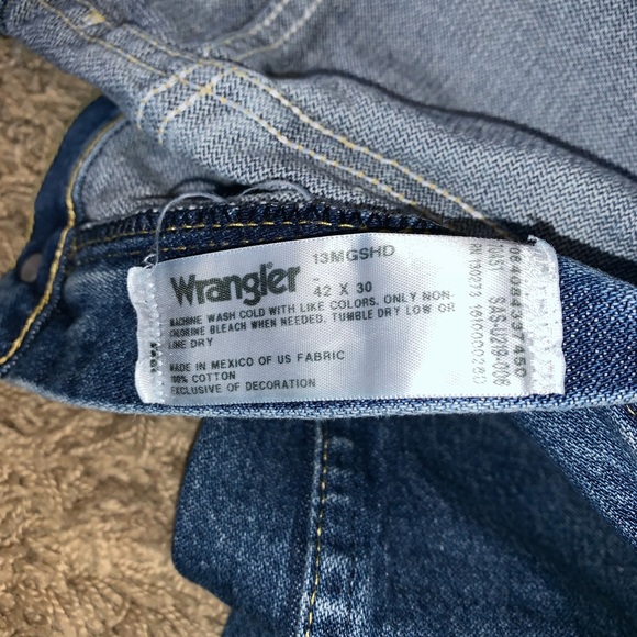 Lightly used George Strait wrangler jeans 42 30 - Picture 2 of 4